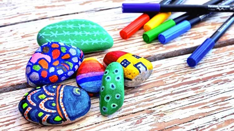 The 15 Best Paint Pens For Rocks In 2021 Crafters Diary   Rock Painting Pens 